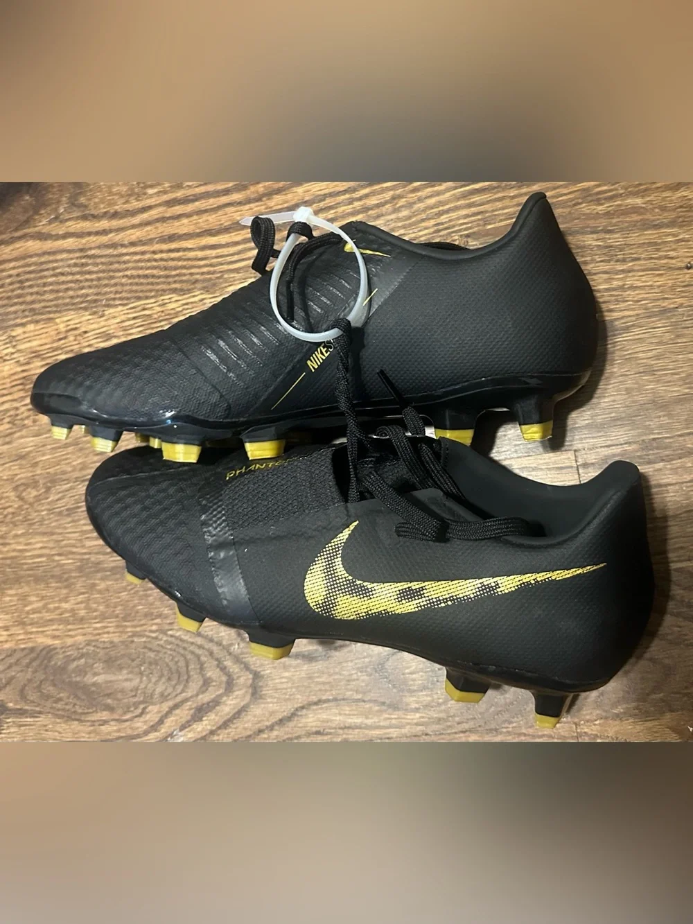 Nike Kids phantom venom Soccer Cleats size 5